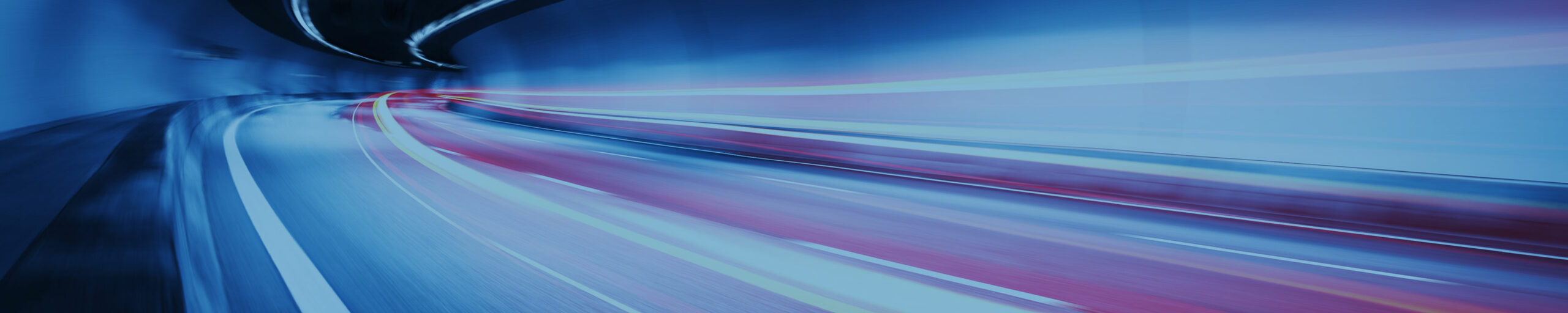 Bewegte Szene in einem Autobahntunnel