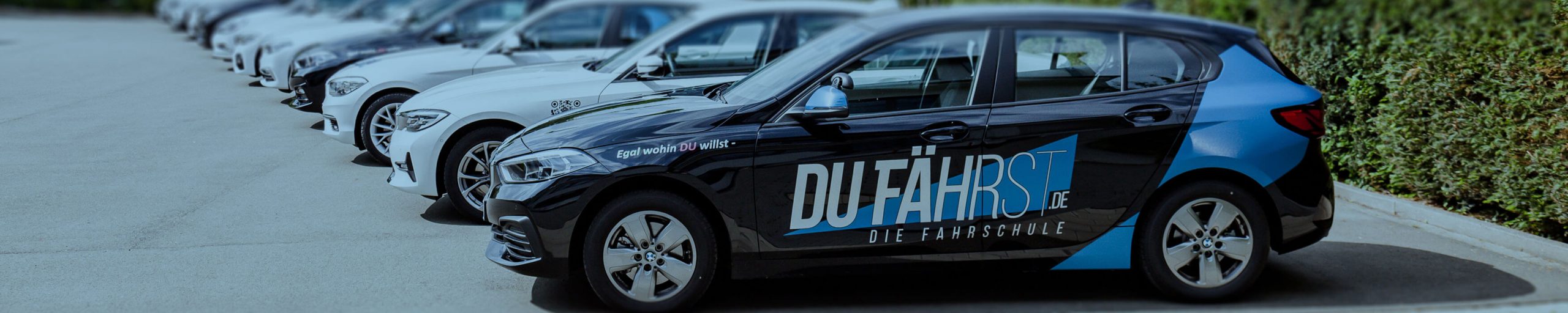 Deine Fahrlehrer für den Autoführerschein im Fahrschulwagen