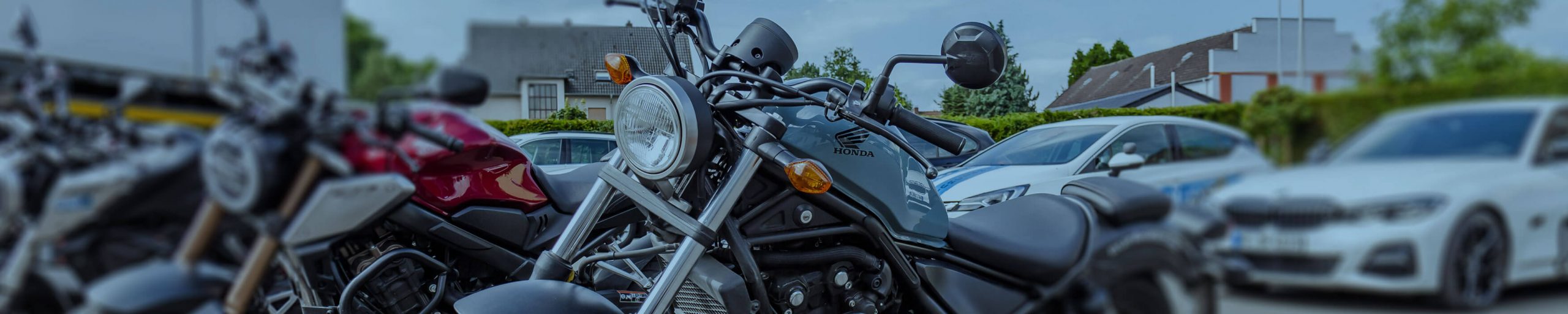 Motorrad Fuhrpark, Ausrüstung und FahrlehrerInnen in Deiner DU FÄHRST Fahrschule